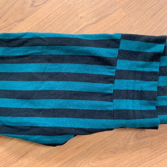 Maha Devi Design Leggings - Teal & Black Vertical Striped - Cropped - XS-S - Picture 5 of 8